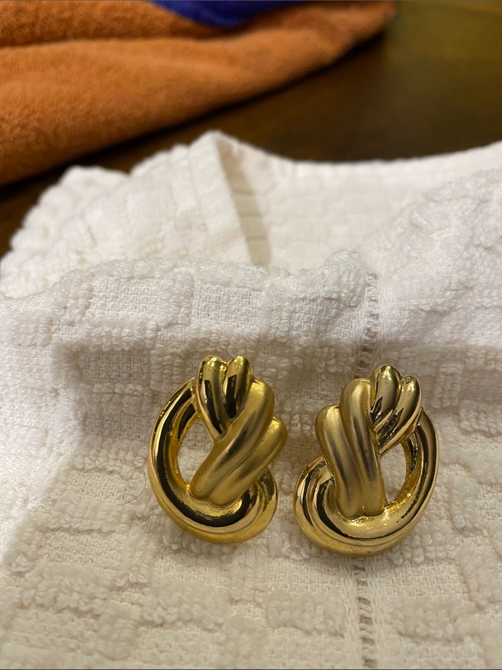 Vintage Signed NAPIER 1990s Mixed Finish Gold Interlocking Knot Earrings 21 gram